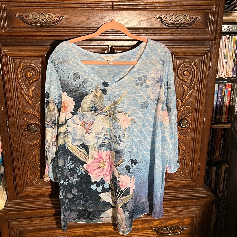 Time and Tru Blue Floral Women's Blouse